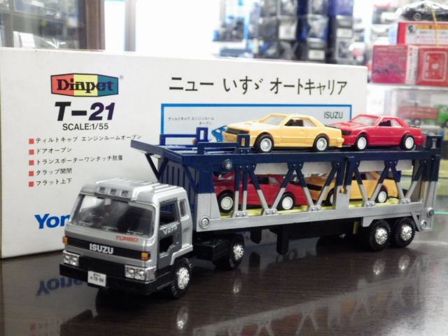 1/55 ダイヤペット　T-21 ニューいすゞ　オートキャリアカー　【スカイラインR30が4台付属】