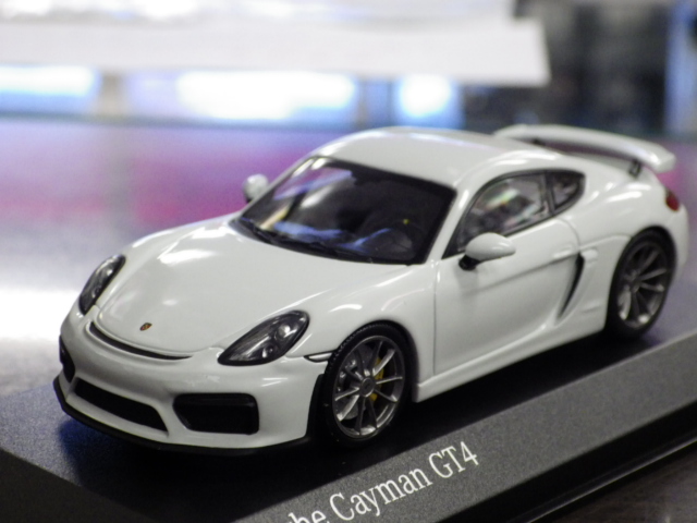 1/43 ミニチャンプス ポルシェ 718 ケイマン GT4 RS ホワイト