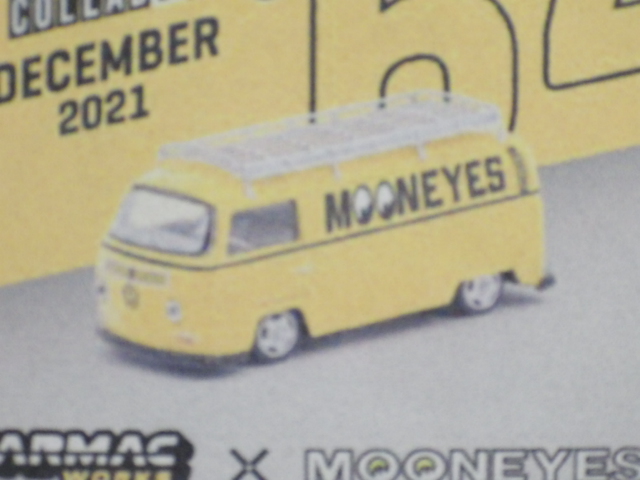 1/64 TARMAC Volkswagen Type (T2) Panel van Mooneyes with Roof Rack