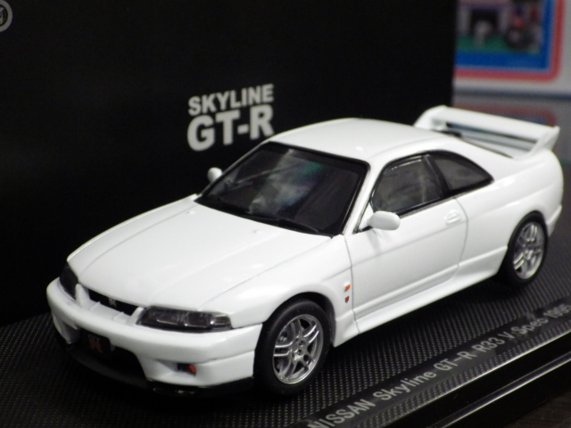 1/43 エブロ　ニッサン　スカイライン　GT-R　R33 V spec 1995【ホワイト】