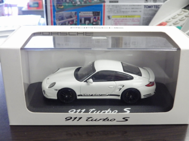 玄関先迄納品 ポルシェ 911 ターボS 1/43 ミニカー ミニチャンプス