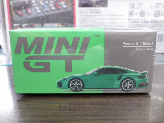 1/64 MINI GT ポルシェ 911 ターボ S グリーン 左ハンドル仕様