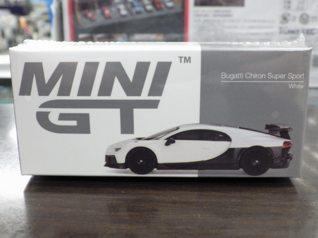 1/64 MINI GT 569 ブガッティ シロン ピュールスポール 左ハンドル 【ホワイト】