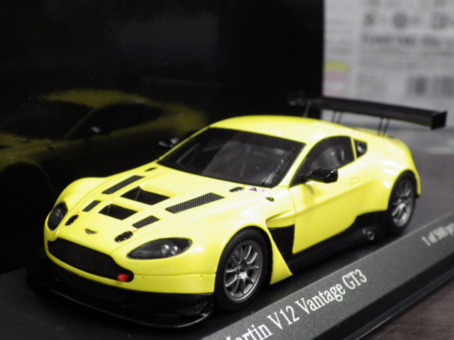 1/43 ミニチャンプス アストンマーティン V12 ヴァンテージ GT3 2012【イエロー】