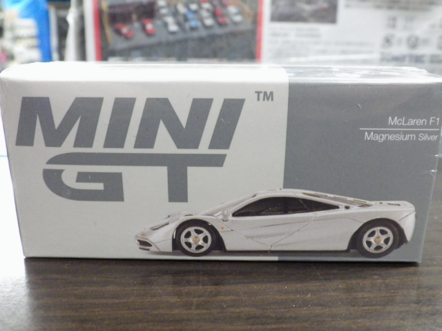 1/64 MINI GT 555 マクラーレン F1【マグネシウムシルバー】