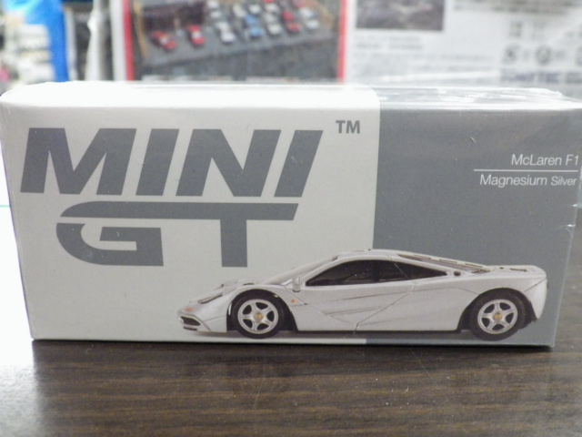 1/64 MINI GT 555 マクラーレン F1【マグネシウムシルバー】 1/64 MINI GT 555 マクラーレン F1【マグネシウムシルバー】