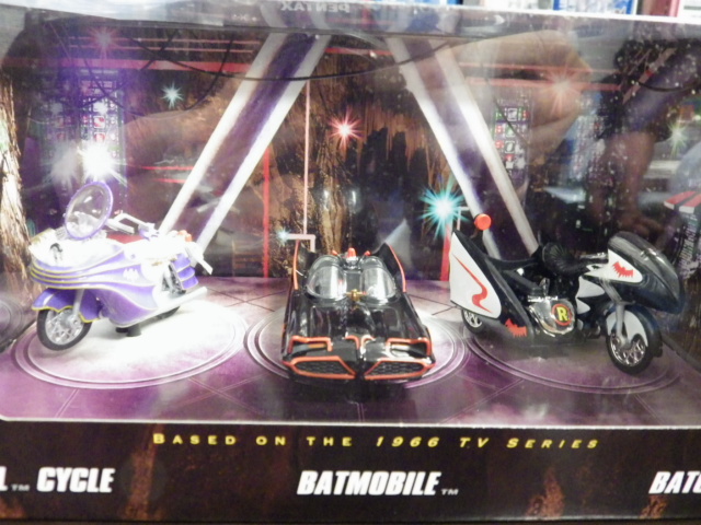 Hotwheels バットマン BATGIRL BATMOBILE BATCYCLE　合計3台セット