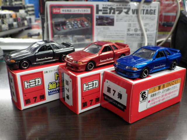 特注トミカ トミカ組み立て工場 日産 スカイライン GT-R (BNR32) 3台セット 【3色黒シート】 特注トミカ トミカ組み立て工場 日産 スカイライン GT-R (BNR32) 3台セット 【3色黒シート】