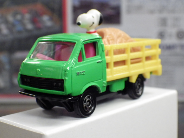 トミカ トヨタ ハイエース トラック スヌーピー【黄緑×黄】 トミカ トヨタ ハイエース トラック スヌーピー【黄緑×黄】