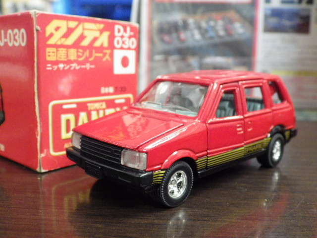 1/43 トミカダンディDJ-030 ニッサン プレーリー【レッド/ブラック】