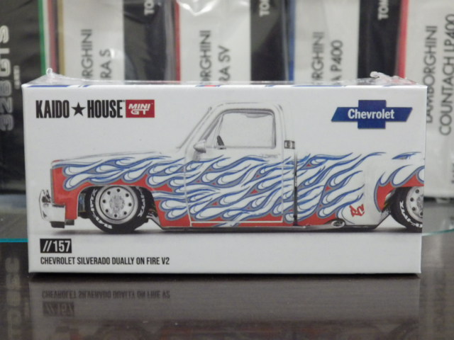 1/64 MINI GT KHMG157 シボレー シルバラード デューリー ファイヤー V2【左ハンドル仕様】 1/64 MINI GT KHMG157 シボレー シルバラード デューリー ファイヤー V2【左ハンドル仕様】