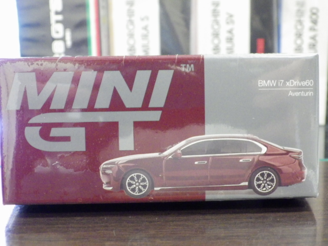 1/64 MINI GT 952 BMW i7 xDrive60 左ハンドル仕様