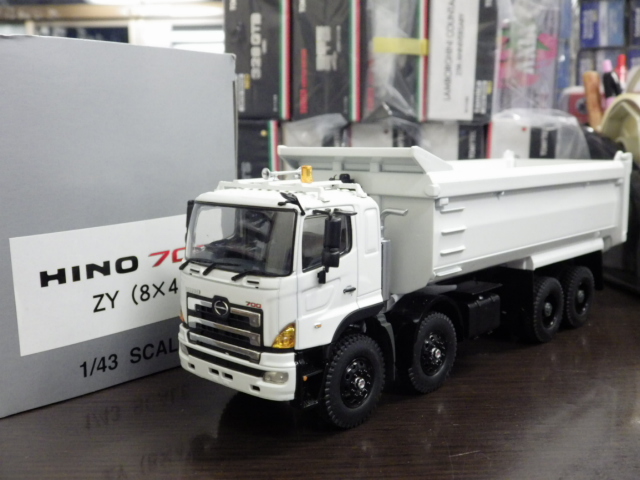 1/43   700 ZY (8x4)