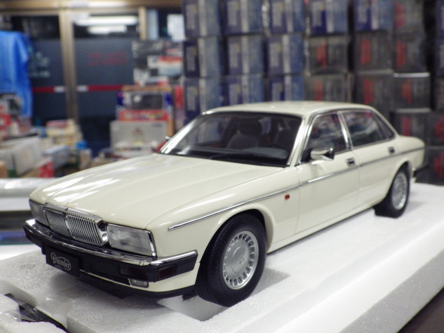 1/18 ALMOST REAL 㥬 顼 XJ6 (XJ40)ڥ쥤ۥ磻ȡ