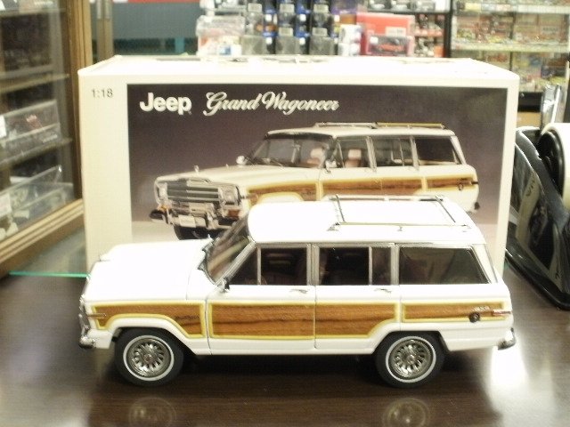 ミニカーショップグローバル - 1/18 オートアート ジープ グランド