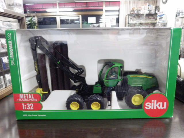 1/32 SIKU4059 JohnDeereHarvester