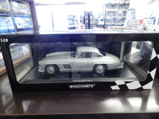 1/18 ミニチャンプス　メルセデスベンツ　300SL　1955 【シルバー】