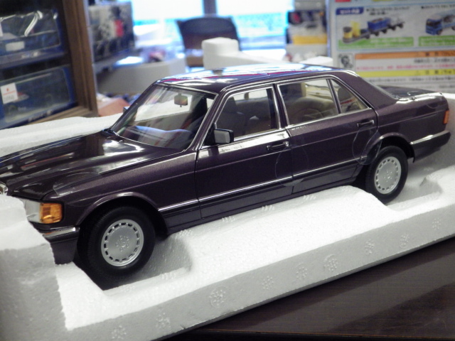 304-012 ノレブ 1/18 メルセデスベンツ 560 SEL 1989