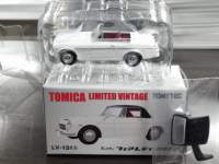 1/64 トミカリミテッドヴィンテージ  LV-131b ダットサン　フェアレディ　2000 【白】