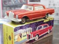 DINKY �����Z�f�X �x���c 300 SE �y���b�h�z