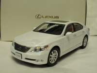 1/18 ノレブ　レクサス　LS460 【ホワイト】