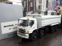 1/43 i  700 ZY (8x4)