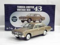1/43　トミカリミテッドヴィンテージNEO43 ニッサン　セドリック　2000　カスタムデラックス　1973 【茶】