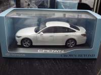 1/30 �f�B�[���[�񔄕i�@�g���^�@�V�^ �N���E�� RS�@2.0L�@�^�[�{�K�\�����ԁ@�y�z���C�g�p�[���N���X�^���V���C���z