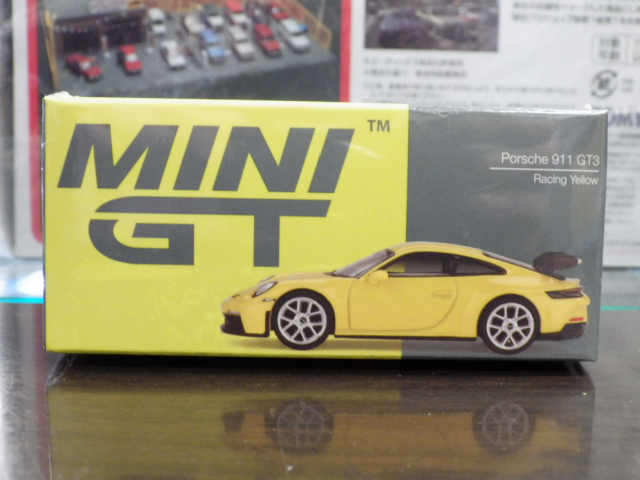 1/64 MINI GT 565 ポルシェ 911 (992) GT3 レーシングイエロー 【左ハンドル仕様】